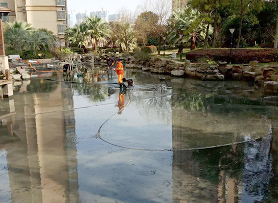 平昌景观池淤泥清理