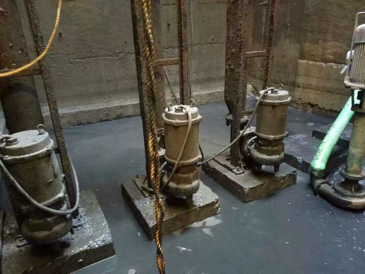 平昌污水池清理