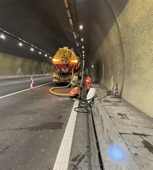 平昌隧道排水渠清淤